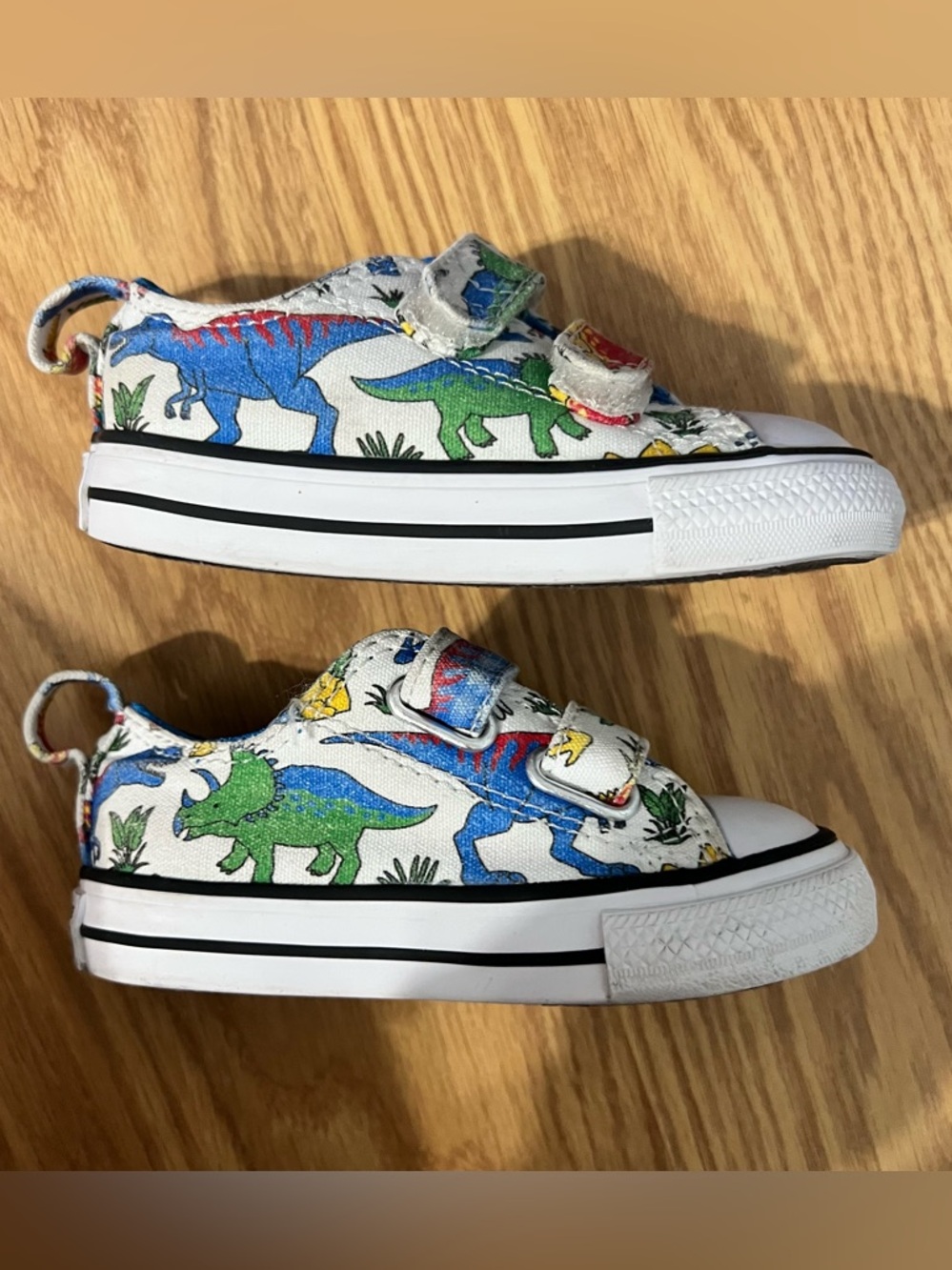 Converse Kids White Canvas Sneakers with Dinosaur Print size 5 toddler - Picture 9 of 11